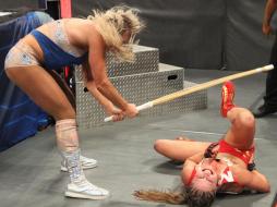 Charlotte attacks Rousey at Survivor Series